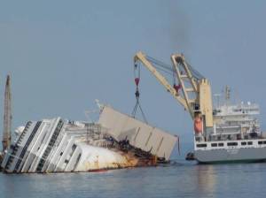 CONCORDIA: AL GIGLIO IL PRIMO DEI 30 CASSONI PER RIMOZIONE